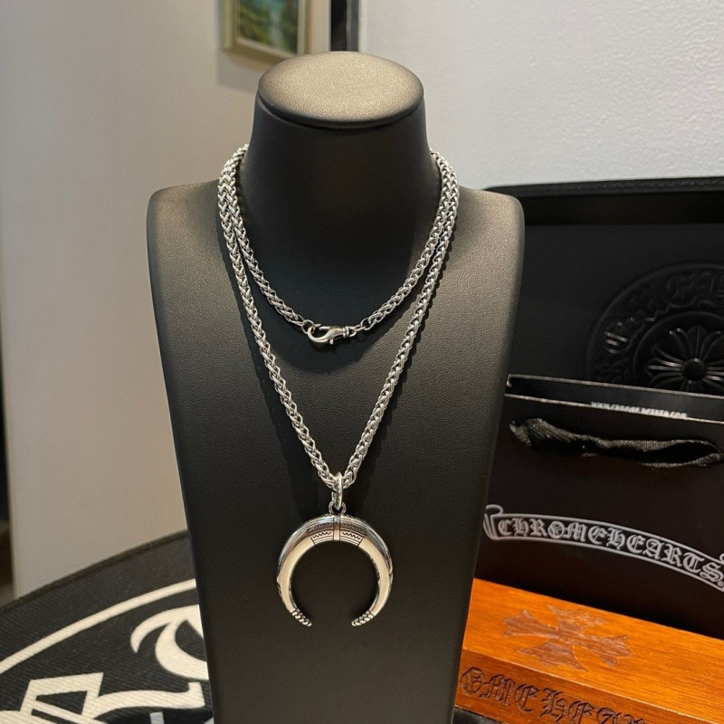 Ch*0me He**ts necklaces